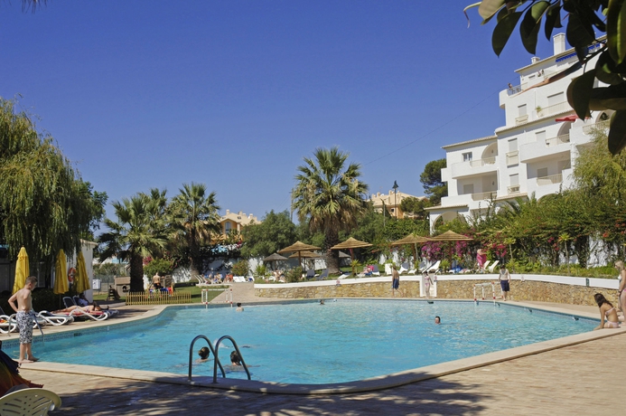 Imagen de la piscina del Apartamentos Luz Ocean Club. Foto 8