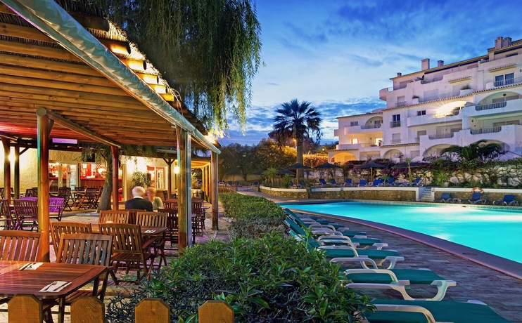 Imagen de la piscina del Apartamentos Luz Ocean Club. Foto 9