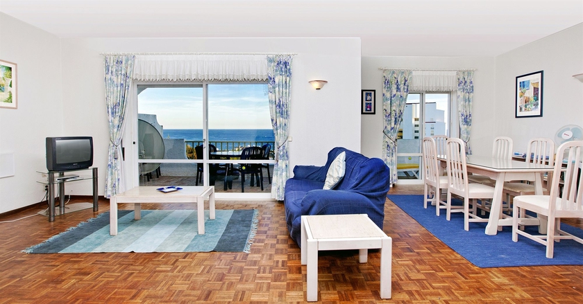 Imagen de los interiores del Apartamentos Luz Ocean Club. Foto 6