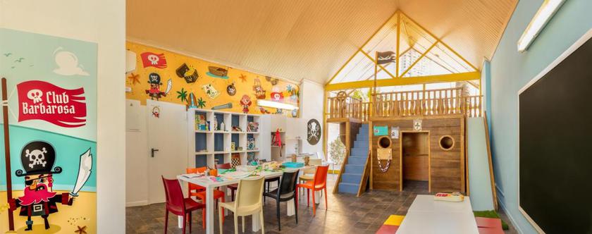 Imagen de los interiores del Apartamentos Magic Tropical Splash. Foto 5