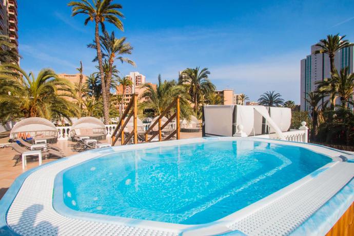 Imagen de la piscina del Apartamentos Magic Tropical Splash. Foto 8