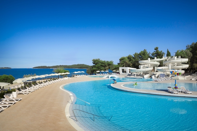 Imagen de la piscina del Apartamentos Maistra Select Villas Rubin Resort. Foto 17