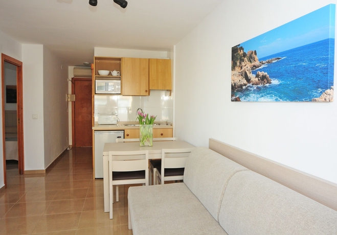 Imagen de los interiores del Apartamentos Malacosta - Mc Ibiza. Foto 6