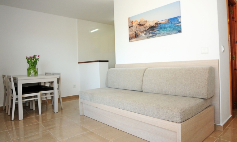 Imagen de los interiores del Apartamentos Malacosta - Mc Ibiza. Foto 7