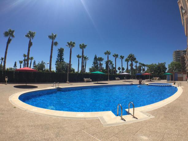 Imagen de la piscina del Apartamentos Mar de Azahar. Foto 21