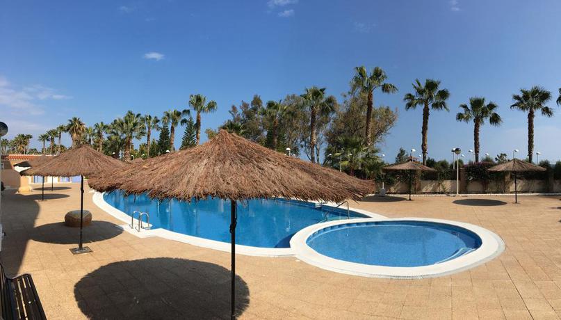 Imagen de la piscina del Apartamentos Mar de Azahar. Foto 22