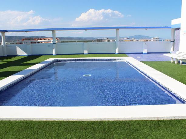 Imagen de la piscina del Apartamentos Mar de Oropesa 3000. Foto 14