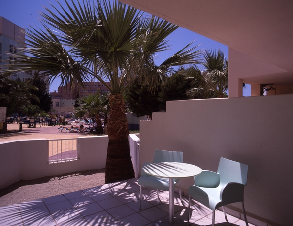 Imagen de los exteriores del Apartamentos Mar y Golf. Foto 11