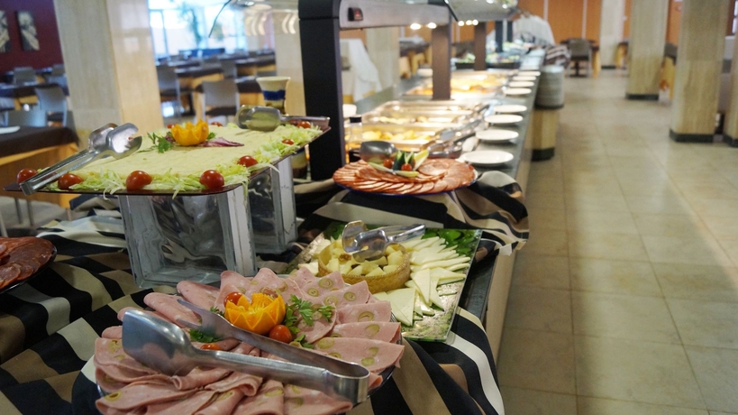 Imagen del bar/restaurante del Apartamentos Mar y Golf. Foto 7