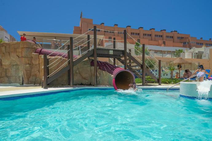 Imagen de la piscina del Apartamentos Mar y Golf. Foto 12