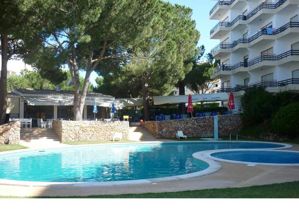 Imagen de la piscina del Apartamentos Mar-Bel Sol. Foto 8