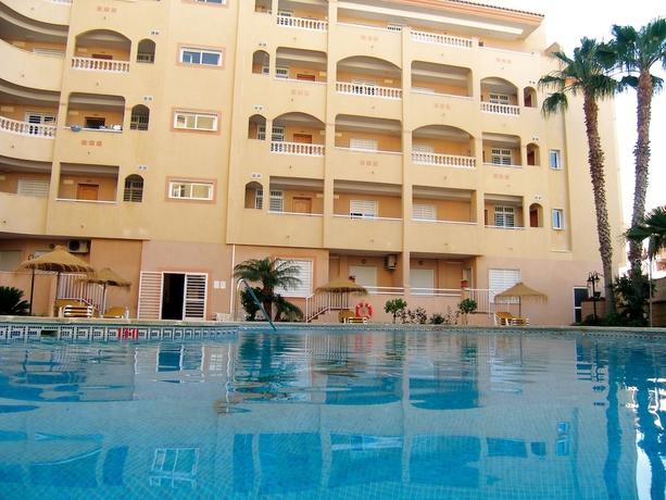 Imagen de la piscina del Apartamentos Maracay. Foto 18