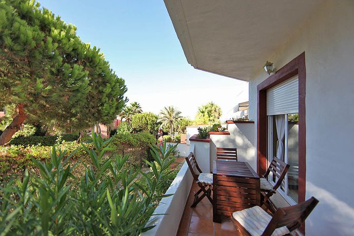 Imagen de la piscina del Apartamentos Marbella Playa, Marbella. Foto 19