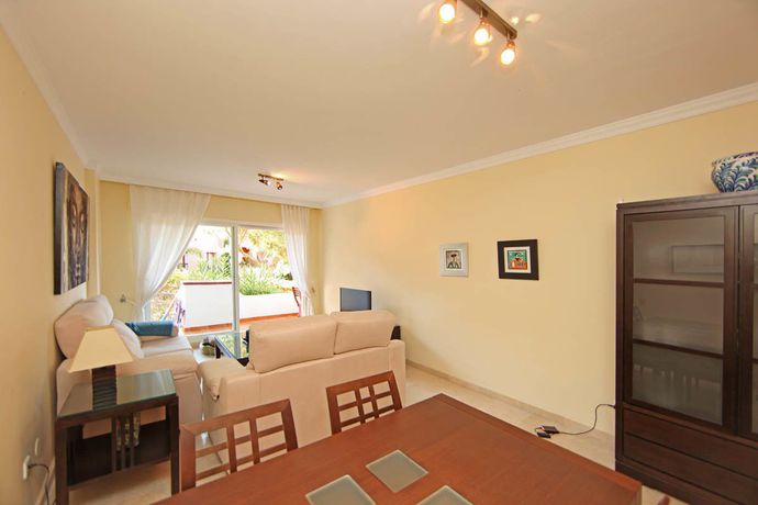 Imagen de la piscina del Apartamentos Marbella Playa, Marbella. Foto 20