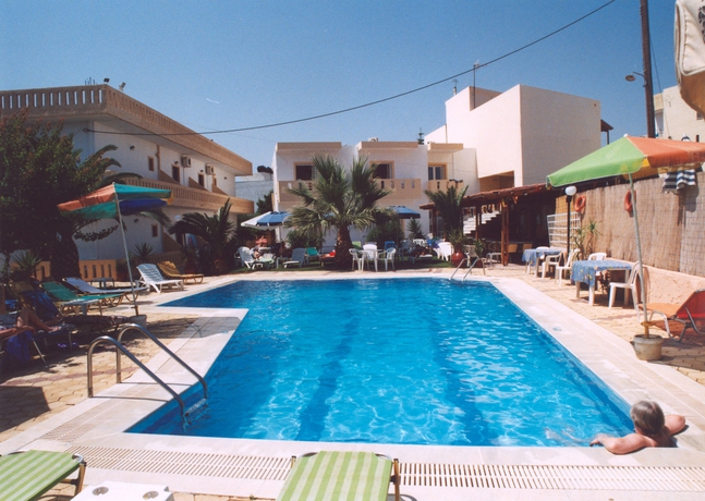 Imagen de la piscina del Apartamentos Maria Apartments. Foto 16