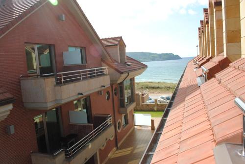 Imagen de los exteriores del Apartamentos Marítimo Ris. Foto 15