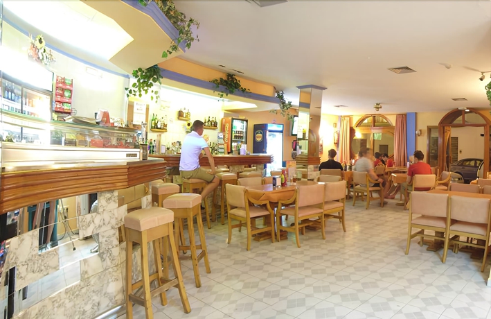 Imagen del bar/restaurante del Apartamentos Marian. Foto 4