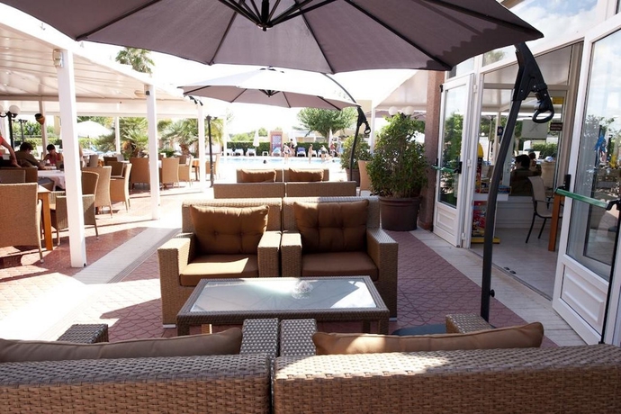 Imagen general del Apartamentos Maribel, Cala Blanca. Foto 10