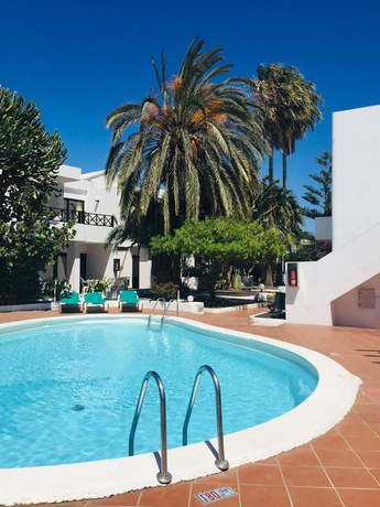 Imagen de la piscina del Apartamentos Maribel, Puerto del Carmen. Foto 19