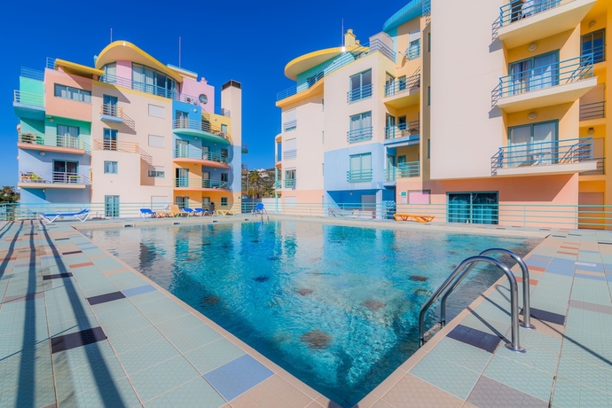 Imagen de la piscina del Apartamentos Marina Albufeira. Foto 15
