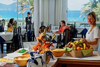 Imagen del bar/restaurante del Apartamentos Marina Park, Cala Millor. Foto 2