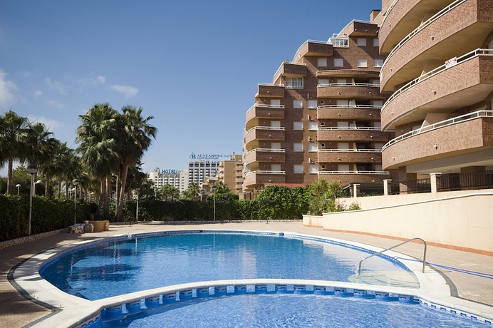 Imagen de la piscina del Apartamentos Marina Park, Oropesa del Mar. Foto 12