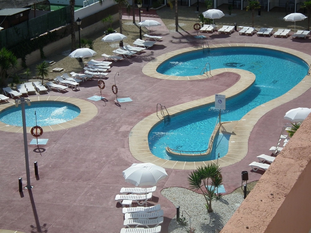 Imagen de la piscina del Apartamentos Marina Rey. Foto 13