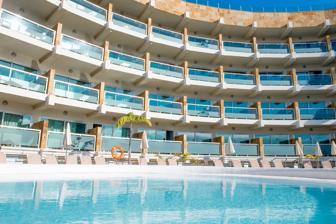 Imagen de la piscina del Apartamentos Marinasol and Aqua Spa. Foto 14