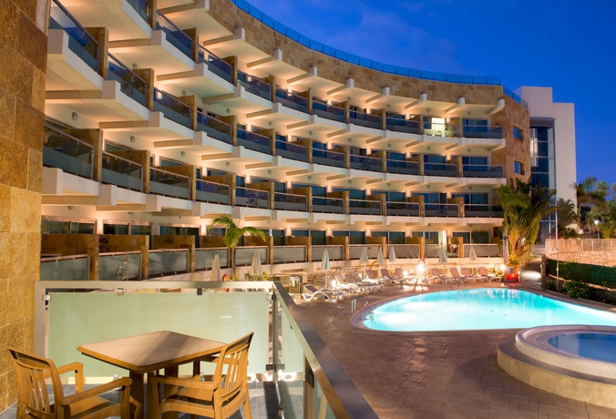 Imagen de la piscina del Apartamentos Marinasol and Aqua Spa. Foto 15