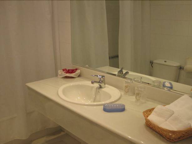 Imagen de la habitación del Apartamentos Maritimo Suites. Foto 13