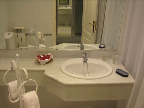 Imagen de la habitación del Apartamentos Maritimo Suites. Foto 14