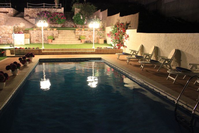 Imagen de la piscina del Apartamentos Maritimo Suites. Foto 17