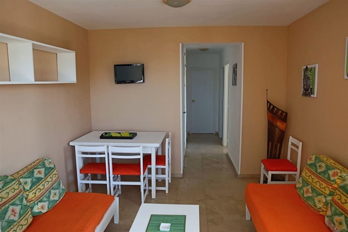 Imagen de los interiores del Apartamentos Maryciel. Foto 16