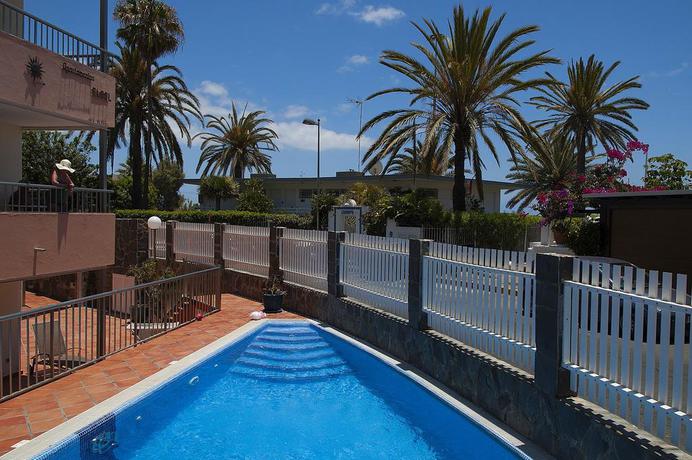 Imagen de la piscina del Apartamentos Maspalomas Oasis. Foto 6