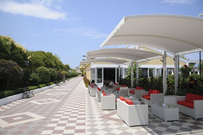 Imagen general del Apartamentos Matoula. Foto 7