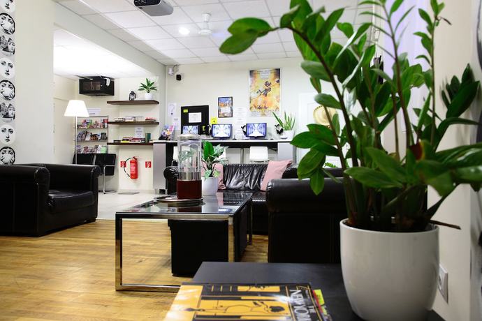 Imagen del bar/restaurante del Apartamentos Maverick. Foto 3