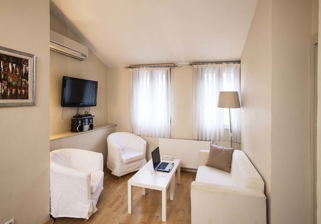 Imagen de los interiores del Apartamentos Mavikonak. Foto 14