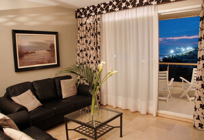 Imagen de los interiores del Apartamentos Mediterráneo Sitges. Foto 5