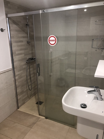 Imagen de la habitación del Apartamentos Mediterraneo, Marbella. Foto 17