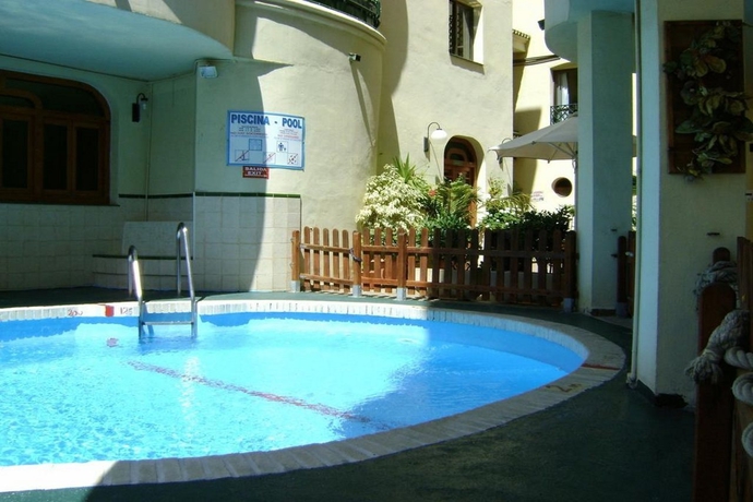 Imagen general del Apartamentos Mediterraneo, Nerja. Foto 2