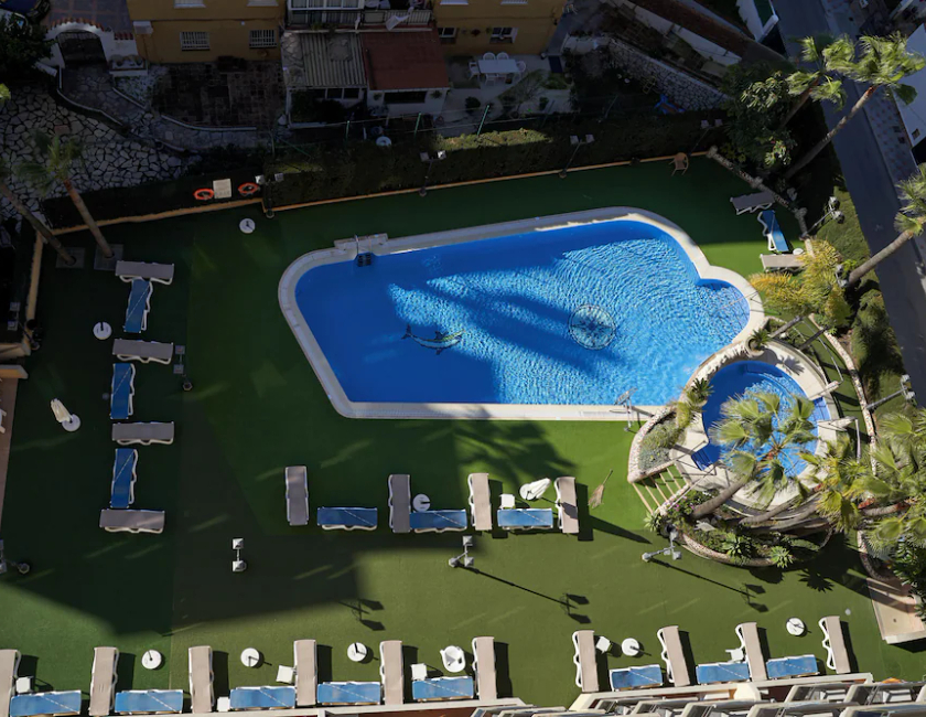 Imagen de la piscina del Apartamentos Mediterraneo Real Tur&iacute;sticos. Foto 18