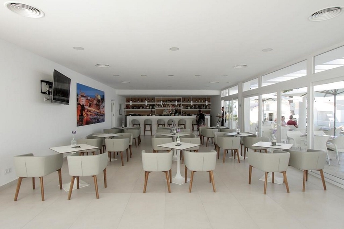 Imagen general del Apartamentos Menorcamar. Foto 7