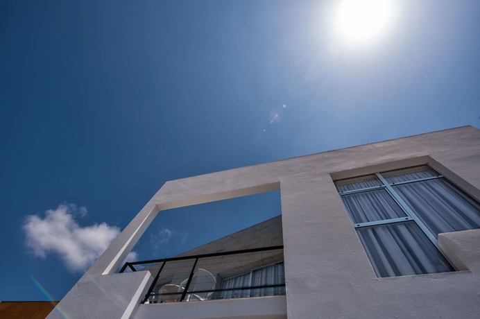 Imagen de los exteriores del Apartamentos Miami Sun. Foto 16