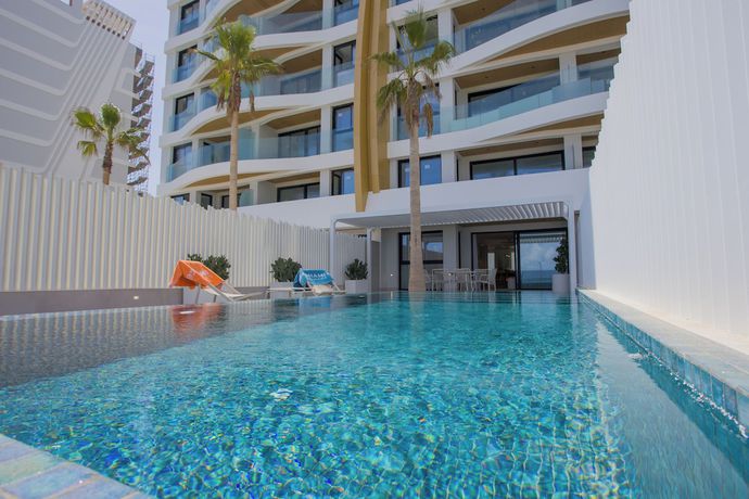 Imagen de la piscina del Apartamentos Miami Towers Luxury Experience. Foto 13