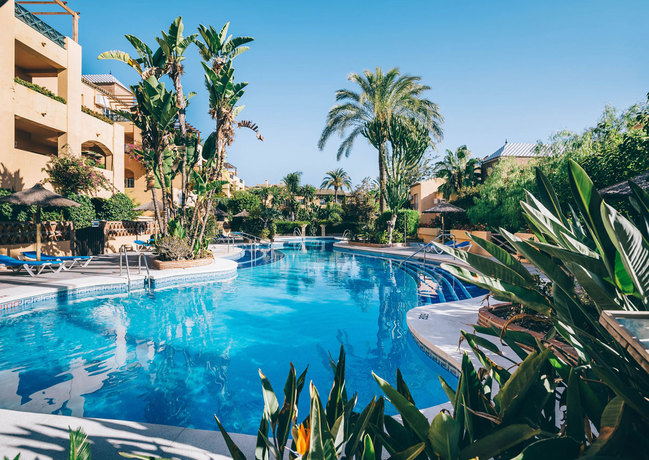 Imagen de la piscina del Apartamentos Mijas Costa Oasis by Grangefield Oasis Club. Foto 21