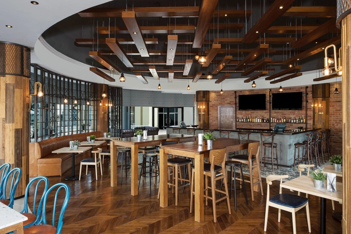 Imagen del bar/restaurante del Apartamentos Millennium Lakeview Residence. Foto 8