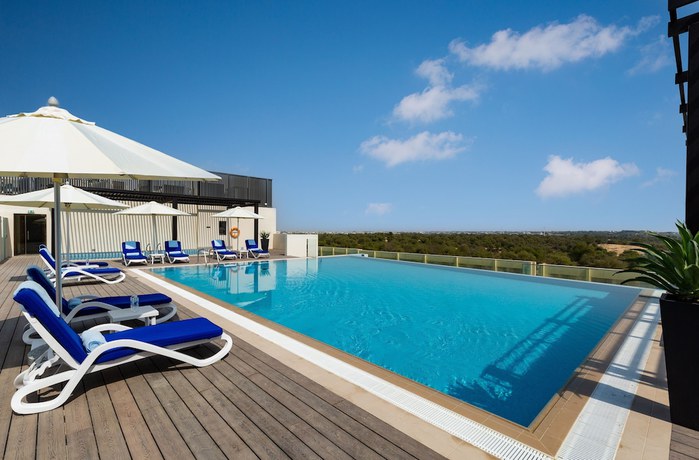 Imagen de la piscina del Apartamentos Millennium Place Mirdif, Mirdif. Foto 20