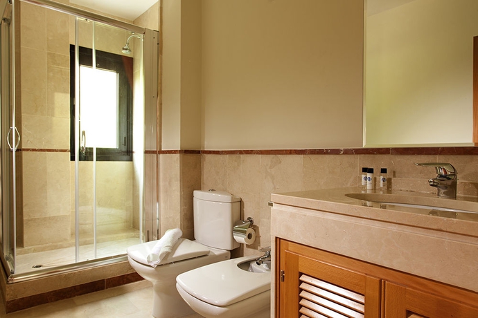 Imagen de la habitación del Apartamentos Mimosas Suites Banús. Foto 10