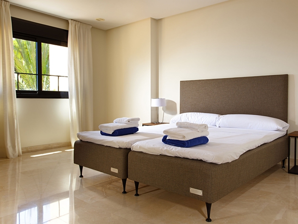 Imagen de la habitación del Apartamentos Mimosas Suites Banús. Foto 12