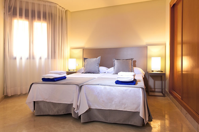 Imagen de la habitación del Apartamentos Mimosas Suites Banús. Foto 13